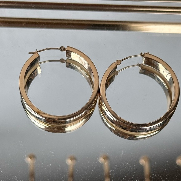 10 Karat Yellow Gold Hoops Earrings - Picture 3 of 13